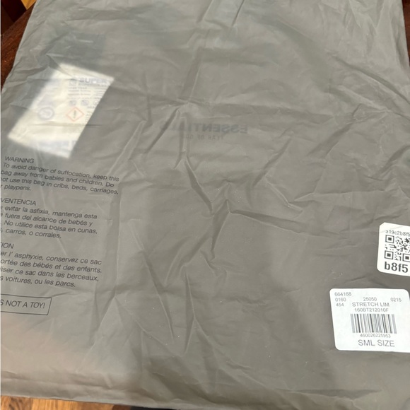 Essentials fear of god shorts black size small - Picture 7 of 8